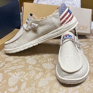 Hey Dude Men's Cream and Red Loafers off white patriotic